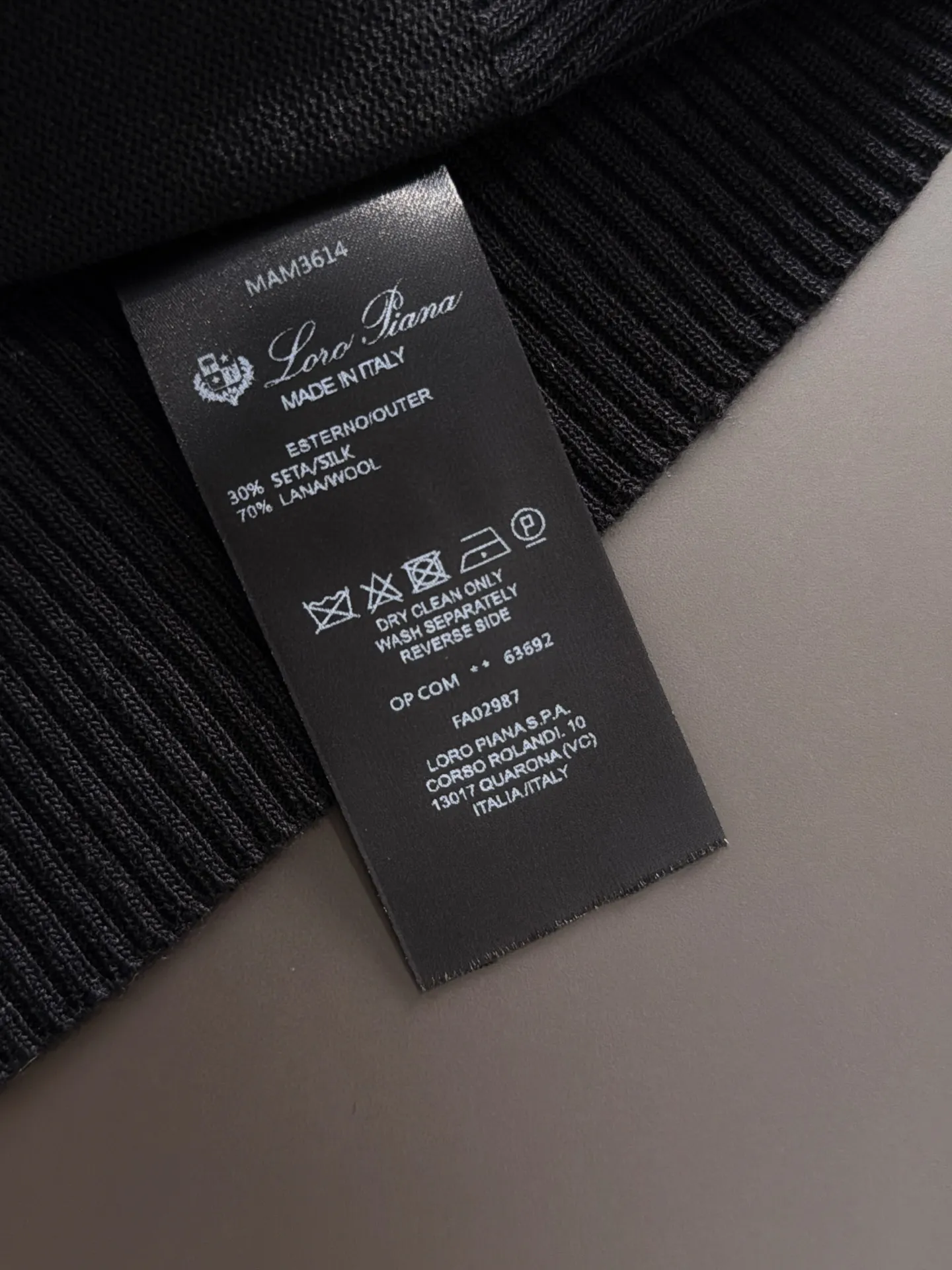 Next day shipment LP high quality Loro Piana 26ss New Arrival men's short-sleeved T-shirt Made of combed cotton yarn knitted cotton fabric, no pressure when entering and exiting the counter Exclusive control of raw materials It feels substantial when weighed, and the upper body is more textured than ordinary T-shirts. This texture can cope with the weather easily and is suitable for both hot and cold! Loose fit design, looks noble. The only correct version is available Size: M to XXXL